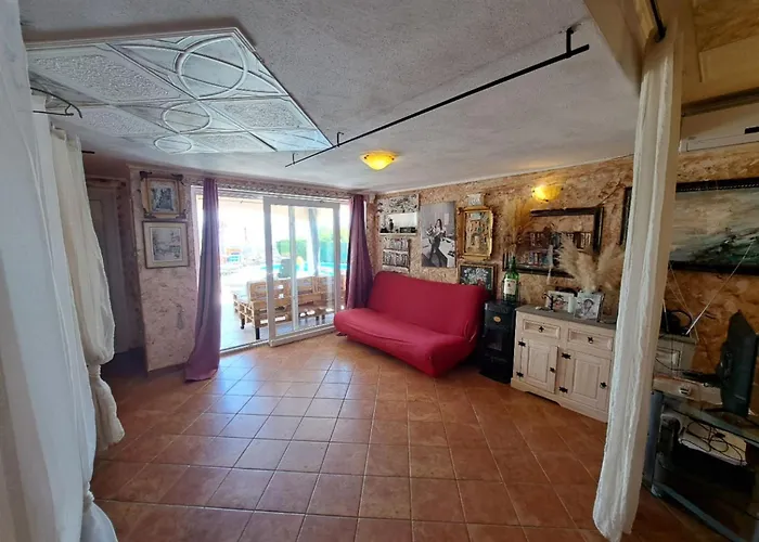 Beautiful Unique Family Emily Apartment