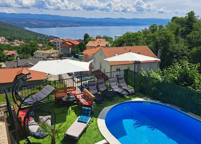 Beautiful Unique Family Emily *